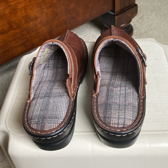 Brown leather clog - Picture 3 of 8